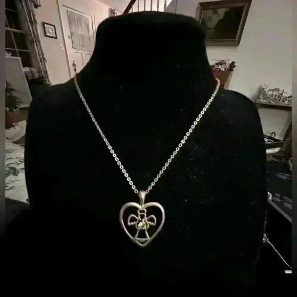 Vintage gold-tone green rhinestone heart necklace - Picture 1 of 3